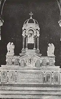 Altar mayor completo con el Sagrario y su manifestador