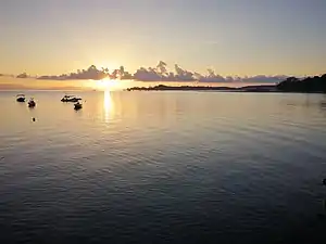 Foto de amanecer en el mar