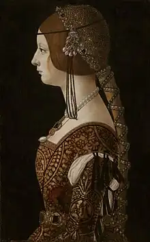 Blanca María Sforza. Tranzado con adornos de perlas.