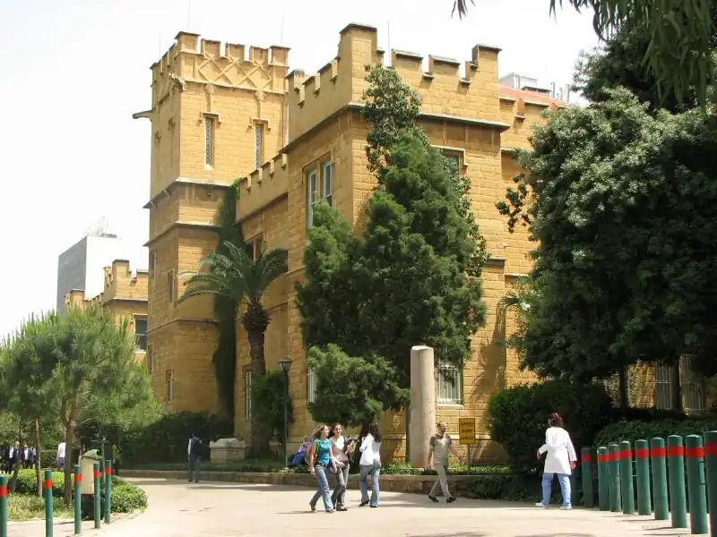 Vista exterior de uno de los tres museos del campus.