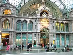 Interior, llegada a la estación de Antwerpen—Centraal (1895-1905)