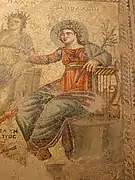 Mosaico con la figura de Apolo.