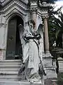 Estatua del arcángel Uriel en el Cementerio Viejo de Paysandú.