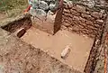 Proceso de excavación en el exterior de la fachada Oeste.