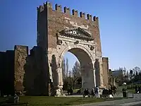 El Arco de Augusto en Riminí, que era atravesado por la vía Flaminia