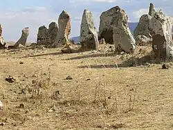 Hilera de piedras del círculo central