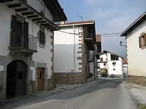 espacio urbano sobre el camino que une Alkotz con Bentas; entrada desde el oeste