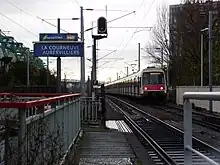 Arrivée d'un train en gare, en 2009