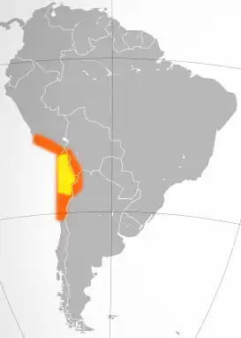 Ubicación del desierto en Sudamérica. En amarillo lo que tradicionalmente se considera Atacama y en naranja otras áreas desérticas colindantes como el Desierto costero del Perú, el Altiplano andino, la Puna de Atacama y el Norte Chico de Chile.