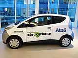 Un Bluecar utilizado por el servicio de compartición de coches corporativos Atos MyCar en Bezons, Francia, en 2012.