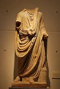 Augusto togado procedente de la curia romana de Carthago Nova. Museo del Teatro Romano de Cartagena