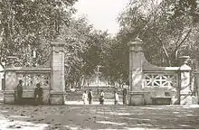 Paseo de la Avenida Francisco de Aguirre y portal Centenario de la República (1910).