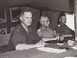 Presidiendo los juicios por crímenes de guerra en Labuán el 20 de diciembre de 1945