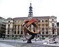 Variante Ovoide de la desocupación de la esfera, Frente al ayuntamiento de Bilbao