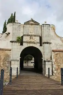 Puerta del Pilar.