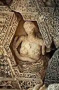 Escultura femenina que representa a una de las ciudades fundadoras del templo de Baco.
