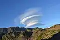 Nubes lenticulares multicapa sobre Baguia, Timor Oriental.