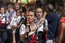 Bailadores de Gallur a su paso por la calle Mayor, Gallur.