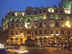 Edificio del Grupo Santander, antes local del Banco Hispano Americano.