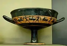 Copa de bandas de un artista desconocido que muestra a unos combatientes, c. 540 a. C., procedente de Vulci. Museo del Louvre.
