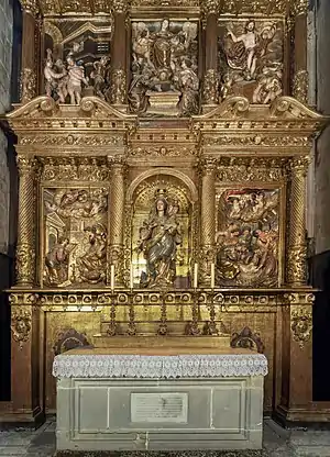 Retablo barroco de la Virgen del Rosario.