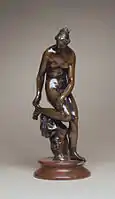 Figurilla en bronce de Mujer en el baño.
