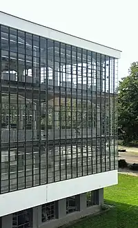 Edificio De la Bauhaus en Dessau, Walter Gropius (1926)