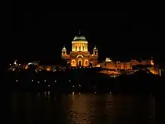 Catedral de Esztergom en Hungría, en el Danubio