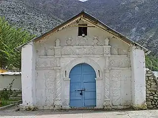 Iglesia de San Santiago, ubicada en Belén, Región de Arica y Parinacota, erigida en el siglo XVI en estilo barroco andino.