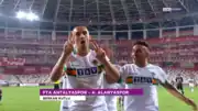 Berkan Kutlu celebra delante de la cámara el gol conseguido por el Alanyaspor en la Süper Lig turca.