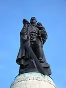Monumento al soldado soviético en el parque de Treptow de Berlín.