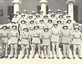 Ingenieros voluntarios de las Bermudas en los escalones del Masonic Hall en la calle Reid en 1934.