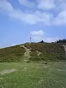 Vista del monumento de los montañeros muertos desde el de Yoshin Ogata.