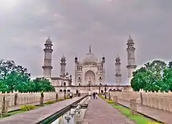 Bonita vista de la Bibi Ka Maqbara