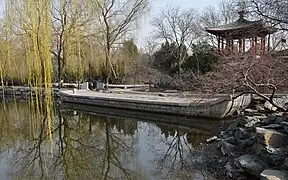 Un barco de piedra en el Yuan Ming Yuan