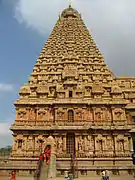 La gopuram (torre) de granito del templo Brihadeeswarar en Thanjavur, que fue completada en 1010 por el Raja Raja Chola I.