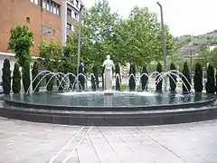 Fuente con estatua de Melpómene, obra de Enrique Barros