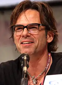 Billy Burke como Mitch Morgan.