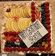 Pastel de frutas para cumpleaños