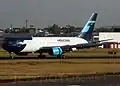 Boeing 767-25D (ER) de Mexicana (XA-MXO) carreteando en el Aeropuerto Internacional de la Ciudad de México.