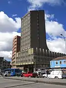 Edificio hacia la avenida Caracas