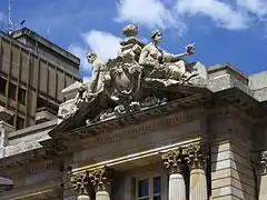 Esculturas en el palacio de San Francisco.