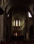 Nave y estilo gótico angevino de la catedral de Burdeos.