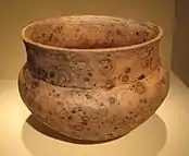 Vasija del tipo campaniforme hecha en el Congo y expuesta en el Museo Nacional de Arte Africano de Washington D. C.