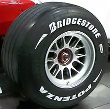 Neumático de Fórmula 1 para asfalto seco.