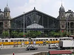 Estación Budapest-Nyugati, August de Serres (compañía Eiffel) (1877)