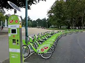 Estación de alquiler de bicicletas compartidas, Budapest, Hungría