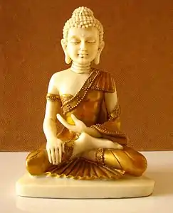 Imagen de Buda en postura samabhaṅga.