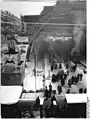 La estación en ruinas en 1956, todavía abierta a los elementos antes de la reconstrucción.