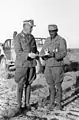 General der Panzertruppe Ludwig Crüwell (izquierda) en el Norte de África en 1942.